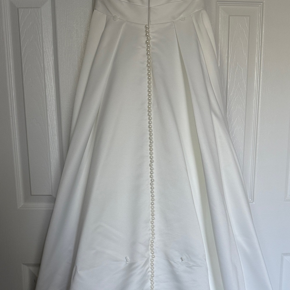 Oleg Cassini Elegant White Satin Wedding Dress - Picture 6 of 14